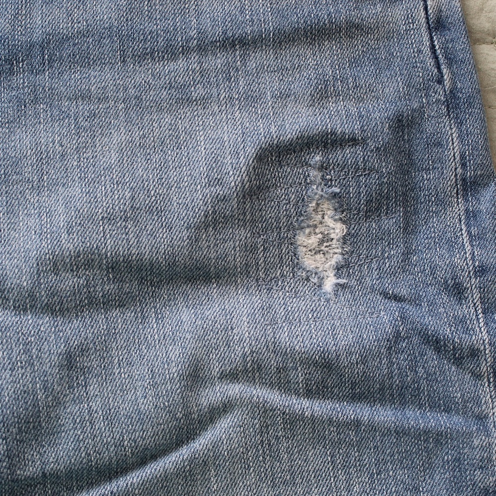 Light Wash Slightly Distressed High-Rise Calssic Straight Jeans - Picture 3 of 9